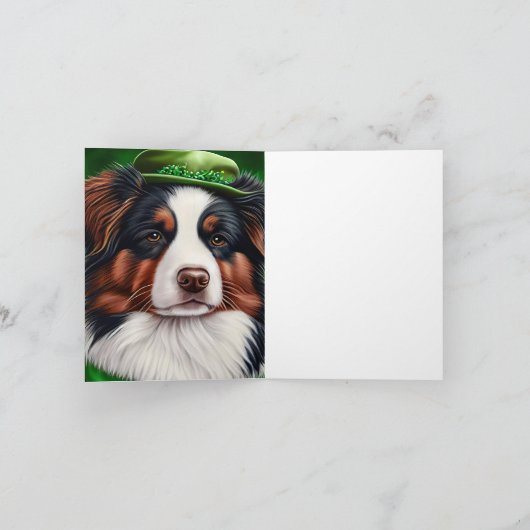 セントパトリックデーのドレスを着たオーストラリアンシェパード犬 カード (内部)