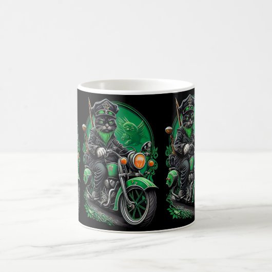 セントパトリックデーのバイクに乗る黒猫 コーヒーマグカップ (中央)