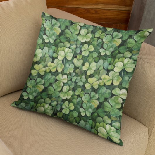 セントパトリックデーの緑のクローバー クッション