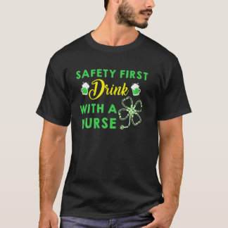 セントパトリックデー ナースと飲もう セーフティーファースト Tシャツ