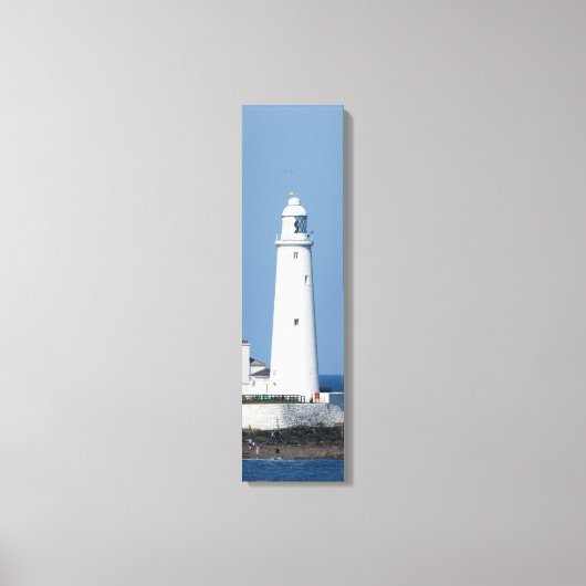 セントメアリーのライトハウスオンザコーストバーチカルキャンバス キャンバスプリント (正面)