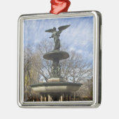 セントラルパークの乾燥した冬のベテスダ噴水 メタルオーナメント (左)