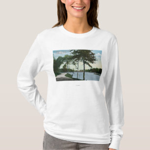 セントラル・パークおよび湖の南通りの眺め Tシャツ