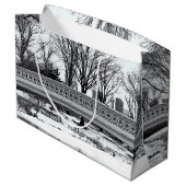 セントラル・パークの弓橋写真 ラージペーパーバッグ (裏面アングル)