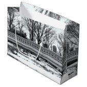 セントラル・パークの弓橋写真 ラージペーパーバッグ (正面アングル)
