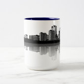 セントルイスのスカイラインのマグ(b/w) ツートーンマグカップ (中央)