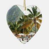 セントルシアのPitonsの近くのビーチの日曜日のベッド セラミックオーナメント (右)