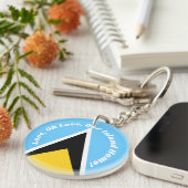 セントルシア国旗の青い黄色の国歌フレーズタイポグラフィ キーホルダー (正面右)