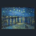 セントヴァン・ゴッホ フォトプリント          <br><div class="desc">『ローヌの星空の夜』はヴィンセント・ヴァン・ゴッホの象徴的な夜の絵の一つ。彼絵を描はローンの土手に乗り、当時住んでいた場所ラマルティンにあるイエローハウスから徒歩わずか1分か2分の所にある。夜の空と暗闇の中での光の効果は、テーマファン・ゴッホが頻繁に探検した。その月の早い「カフェテラスat Night」や絵を描1889年6月にサンレミーで制作された「星空の夜」などにも見られる。1888年10月2日、ゴッホが友人のユージェーヌ・ボクに送った手紙に「ローヌ越えの星空の夜」のスケッチが含まれている。パリ絵を描のオルセー美術館に収蔵されたTheの作品は、1889年にパリのアーティステスのペンダント協会の年次展示で初めて展示された。ヴィンセントはアーレスの庭園を好んで取り入れようとしたが、ゴッホの兄テオが付け加えた「アイリス絵を描ズ」の横に展示された。</div>