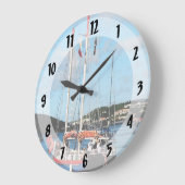 セント・トーマスの赤、白、青のボート ラージ壁時計 (傾斜)