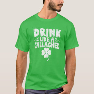 セント・パトリックの日ガラージェアイリッシュ・シャムロックを飲む Tシャツ