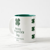 セント・パトリックの日グリーンシャームロックの家族の写真 ツートーンマグカップ (正面左)