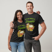 セント・パトリック・ズ・デイ・ビールを飲み干す Tシャツ (ユニセックス)