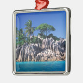 セーシェル。イロットサンピエール(プラスリン近く) メタルオーナメント (左)