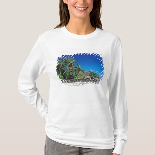 セーシェル、マヘ島、アンスロワイヤルビーチ。2 Tシャツ (正面)