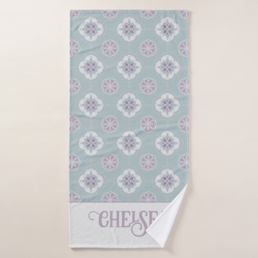 セージの対称ピンクの花タイル模様 バスタオル (バスタオル)