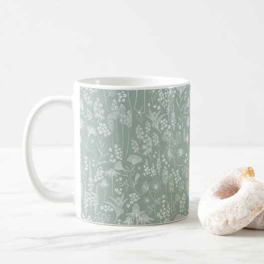 セージの緑に白い野の花草地 コーヒーマグカップ (ドーナツ)