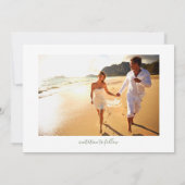 セージエレガントグリーンモノグラム結婚クレスト セーブザデート (裏面)