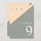 セージグリーンとクリームモノグラム結婚のテーブル番号 招待状 (正面/裏面)