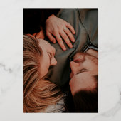 セージグリーンとゴールドのミニマルな結婚式のSave The Date 箔招待状 (裏面)