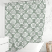 セージグリーンとホワイトシーシェル沿岸 シャワーカーテン