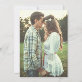 セージグリーンのカップルフォトエンゲージメント 案内状 (裏面)