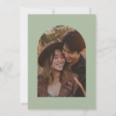 セージグリーンのクレストモノグラム & フォト セーブザデート (裏面)