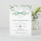 セージグリーンのグリーンリース男の子の洗礼と生後1年目の誕生日 招待状 (スタンド正面)