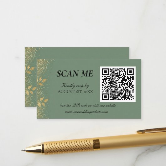 セージグリーンのゴールドウェディングQRコードRSVP エンクロージャーカード (正面/裏面インサイチュ)