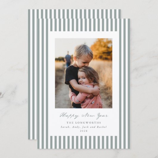 セージグリーンのストライプがおしゃれなニューイヤーカード フラット写真付き シーズンカード (正面/裏面)
