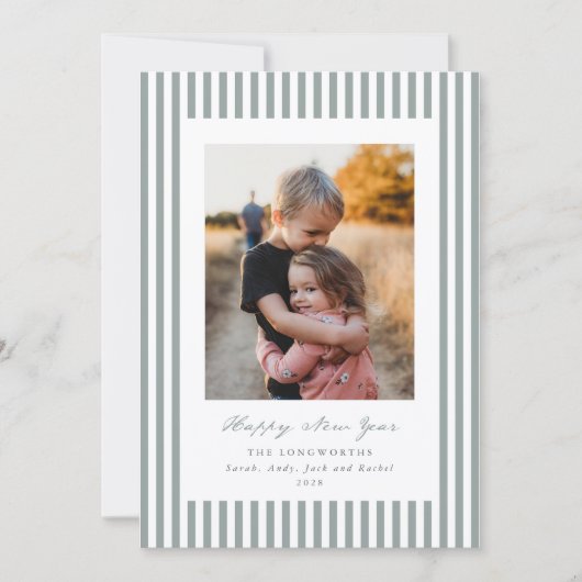 セージグリーンのストライプがおしゃれなニューイヤーカード フラット写真付き シーズンカード (正面)