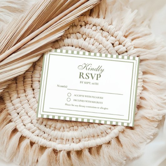 セージグリーンのストライプ オールドマネー ウェディング招待状 RSVP