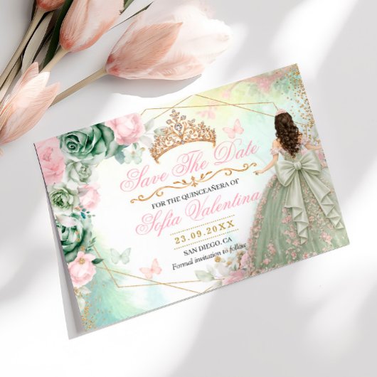 セージグリーンのピンクの花嫁のドレスのキンセアニェーラ セーブザデート