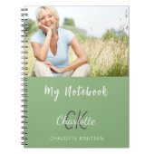 セージグリーンの写真モノグラム名前 ノートブック (正面)