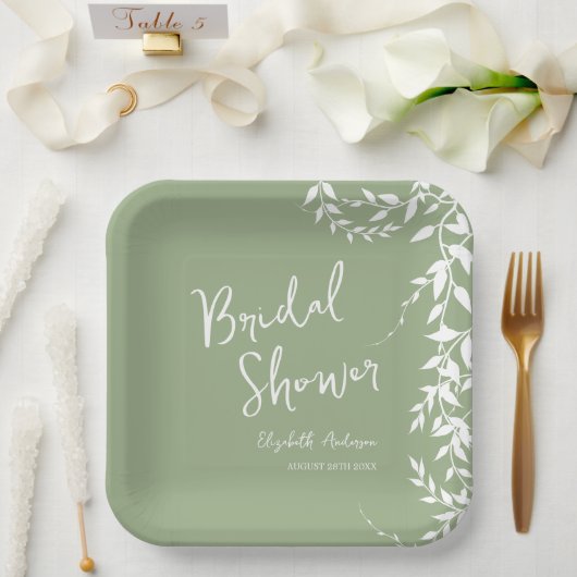 セージグリーンの植物の葉を使ったブライダルシャワー ペーパープレート (ウェディング)