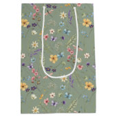 セージグリーンの野生の花と蝶 ミディアムペーパーバッグ (裏面)