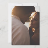 セージグリーンの「保存の日」カード　モダン　ミニマル セーブザデート (裏面)