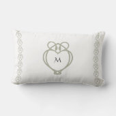 セージグリーンアイリッシュケルト白鳥ラブノットモノグラムTh ランバークッション (裏面)