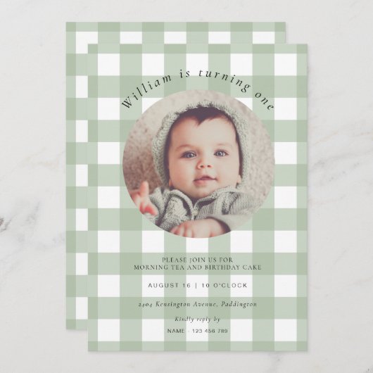 セージグリーンギンガムフォト誕生日 招待状 (正面/裏面)