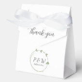 セージグリーンシンプルハートリースモノグラム結婚ズ フェイバーボックス (正面)