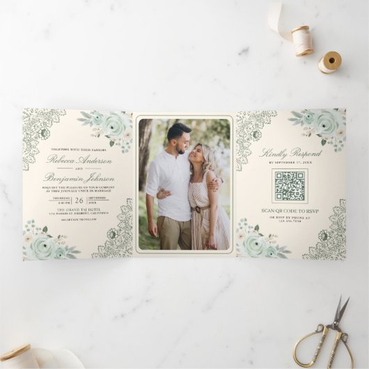 セージグリーンバラレースフローラクリームQRコード結婚ズ 三つ折り招待状 (内部)