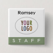 セージグリーンピンバックスタッフバッジスクウェアのロゴボタン 缶バッジ (正面)