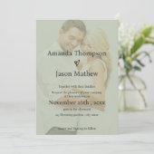 セージグリーンフェイクフェルムミニマリストオーバーレイ結婚ズ 招待状 (スタンド正面)