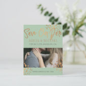 セージグリーンフォトフェイクバラゴールドフォイルタイポグラフィ セーブザデート (スタンド正面)