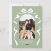 セージグリーンボウ写真メリークリスマスアーチ シーズンカード (裏面)