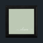 セージグリーンミニマルモダンリストモノグラエレガントム ギフトボックス<br><div class="desc">Sage Green Minimalist Monogramコレクションモダンの紹介エレガント：穏やかな洗練と時代を超越したエレガンスで、あなたの美意識を高める。私たちのコレクションは、あなたの個人スタイルに合わせた洗練されたモノグラムによって補完された穏やかな緑の色合いのミニマルなデザインを紹介する。洗練された文房具から多彩なアクセサリーまで、コレクション内の各作品は、どんな場面でも表現できるように細心の注意を払って作られている。あなたは名刺、レターヘッド、あるいは味わい深いホームデザインを求める場合でも、私たちのミニマルなデザインはプロ意識と洗練を醸し出すクリーンで美コンテンポラリーしい外観を提供している。Sage Green Minimalist モダン Monogram Collectionは、その落ち着いたカラーパレットとミニマルな魅力を備えエレガント、シンプルさの美しいを味わう人に最適なコレクションである。エレガンスで自分のパーソナライズされたマークを作り、洗練の本質を受け入れモダンなさい。ビジネス用でも個人用でも、トレンドを超えスタイリッシュて、その控えめな魅力に魅了されるソリューションを提供。</div>