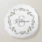 セージグリーンリーボタニカルリースモノグラム ラウンドクッション (正面)