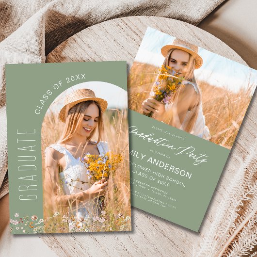 セージグリーンワイルドフラワー卒業パーティーアーチ写真 招待状