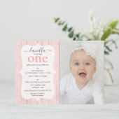 セージグリーン素朴ピンクフローラウッド誕生日写真 招待状 (スタンド正面)