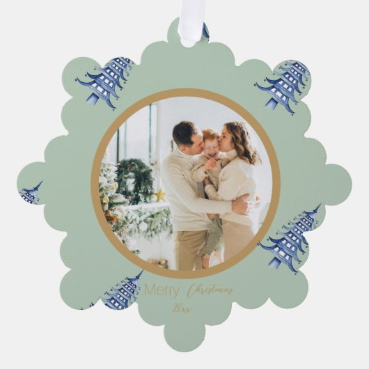 セージブルーパゴダメリークリスマスツリー2 – 写真 オーナメントカード (正面)